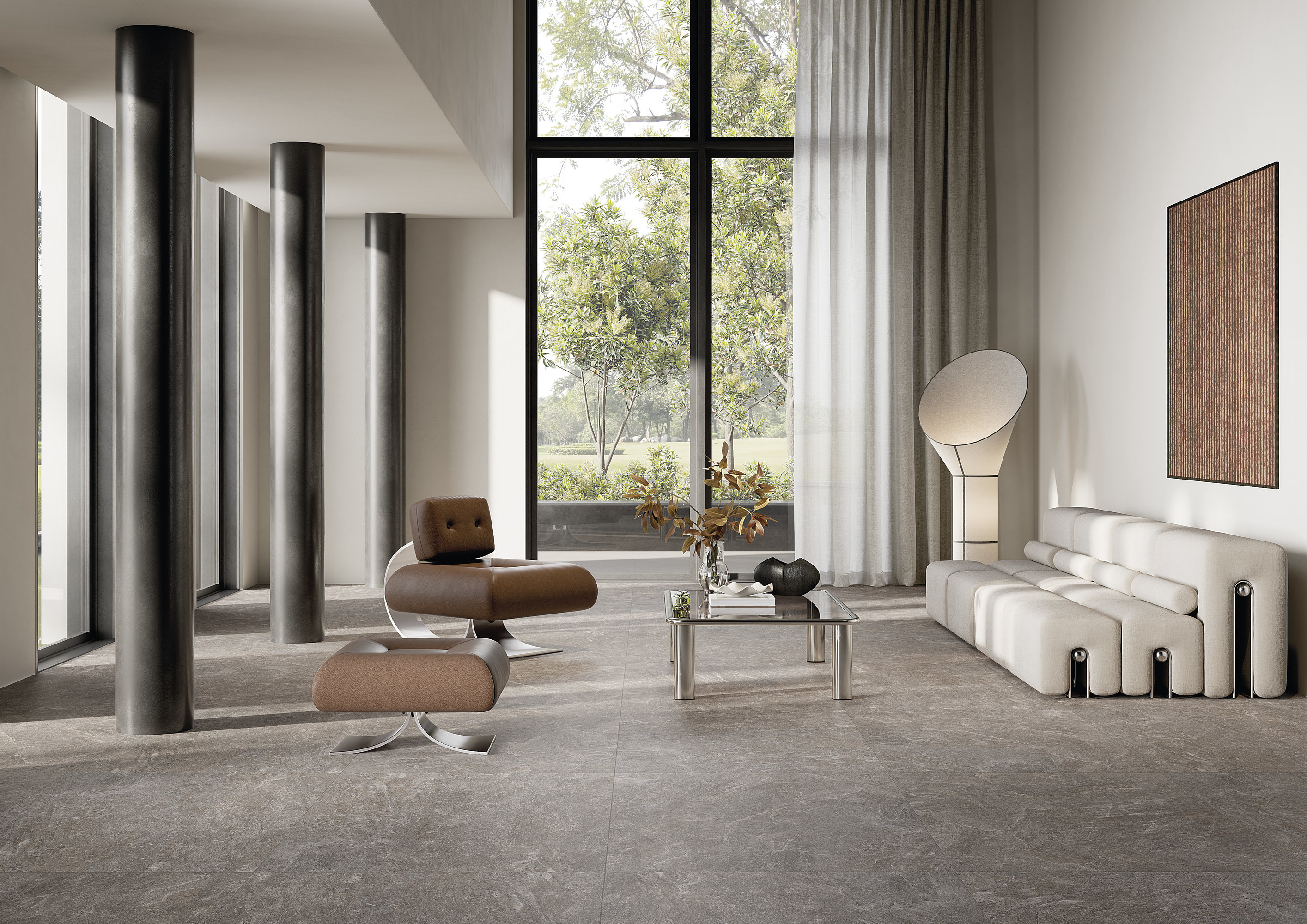 Großformatige, graue Bodenfliesen in einem stilvollen, modernen Wohnzimmer mit viel Tageslicht.